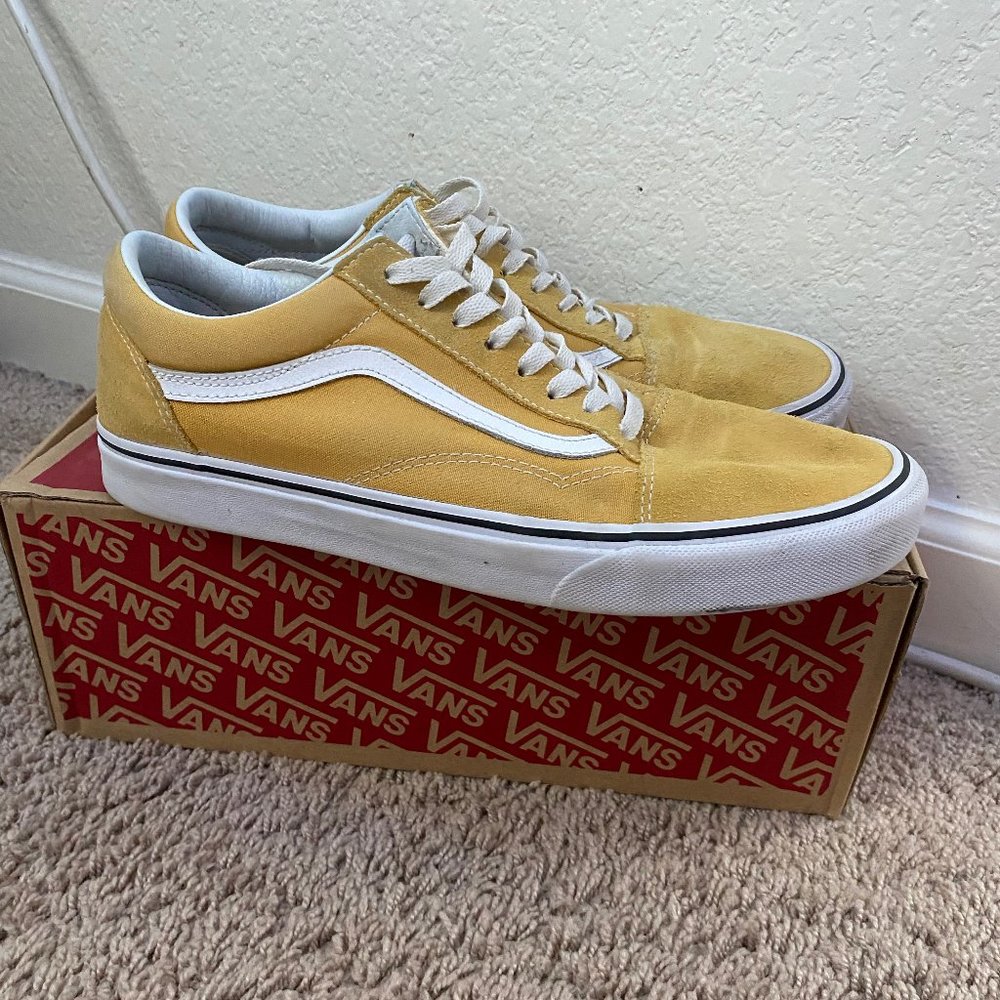 4 Pairs of vans shoes